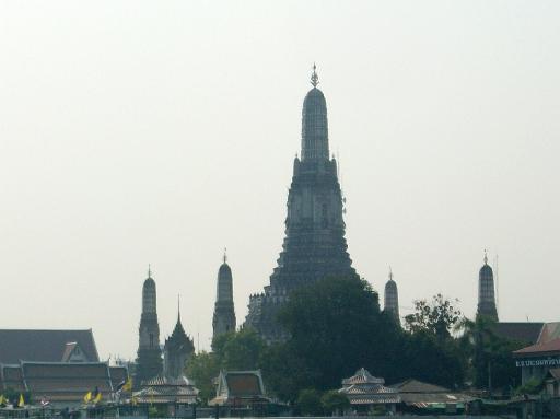 WatArun 01.jpg - Wat Arun im Dunst